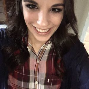 Meet your Posher, Caitlin